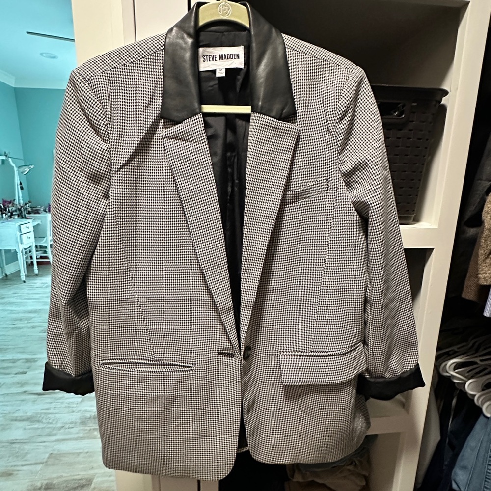 Steve Madden Houndstooth Jacket with Black Collar